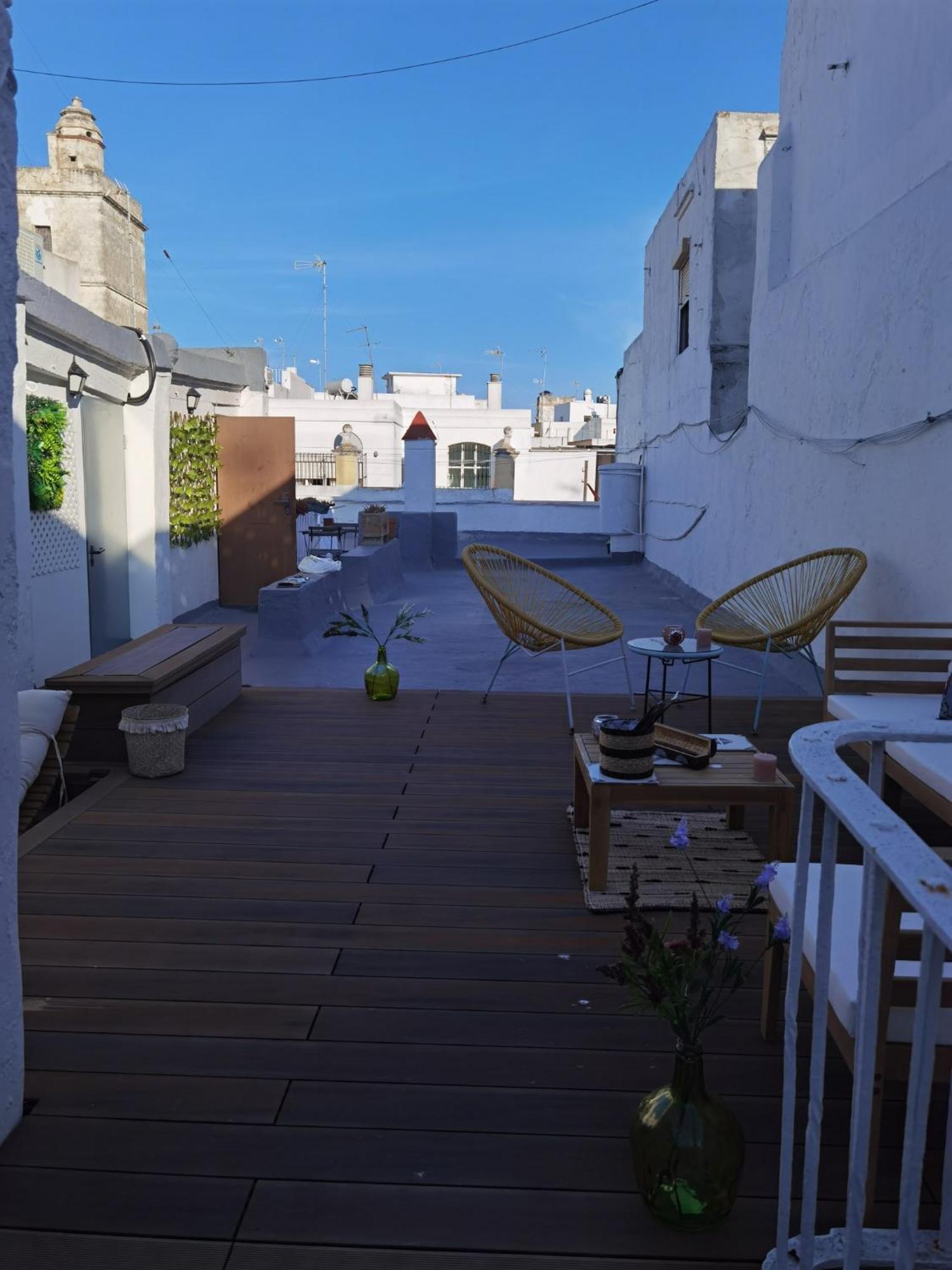 Fantastico Piso Nuevo, Mentidero * Cádiz
